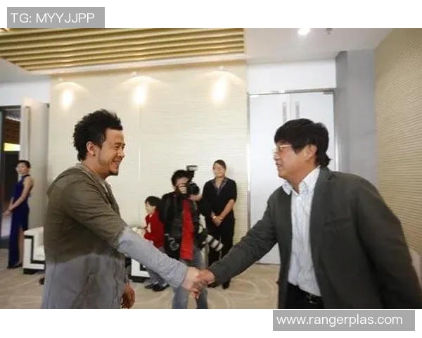 北京网球队在钻石联赛中的团队协作展现出卓越的竞技精神与默契配合